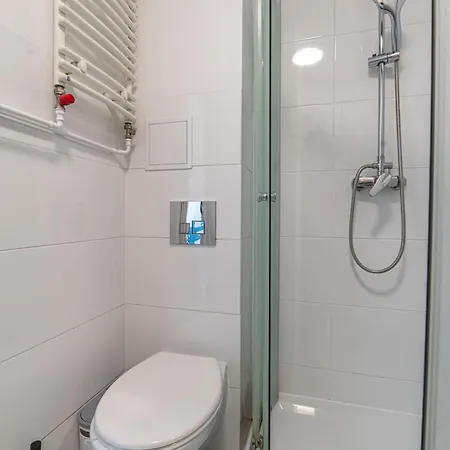 Apartly - Wyszynskiego Z Loggia Apartamento *